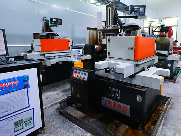 Wire cutting equipment